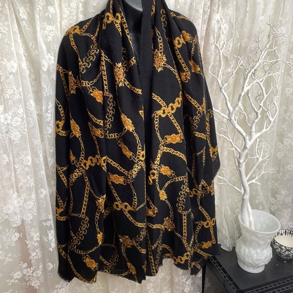 Scarfs Always Fit 😉☺️ Another Zara Beauty: Chains, Black, Gold/Mustard, Links…. - Picture 5 of 8